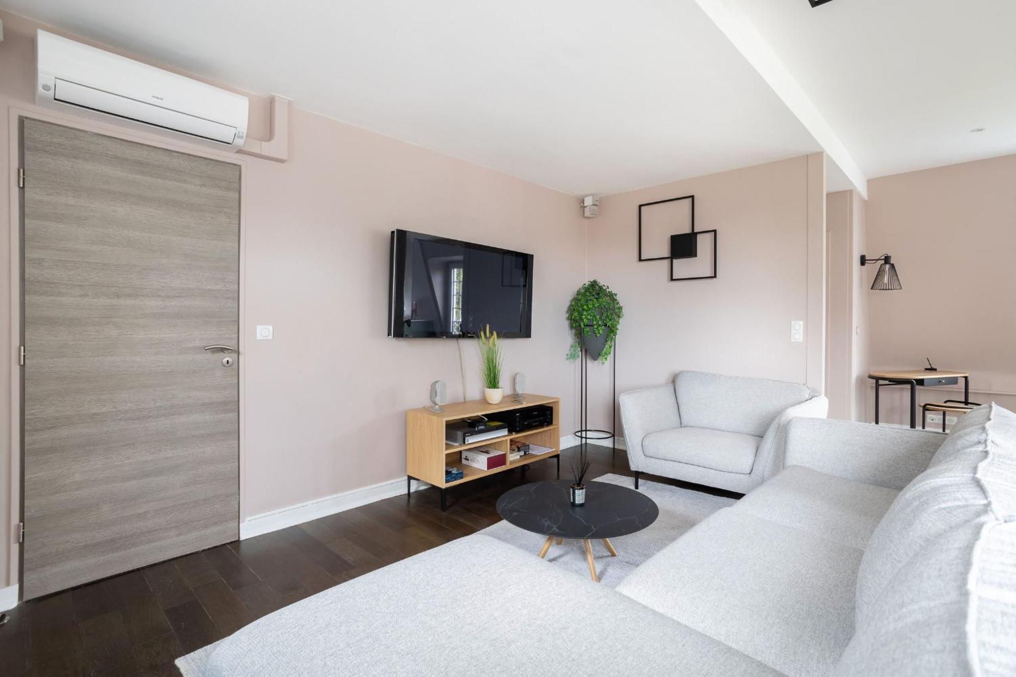 Appartement De 100M2 Dans Un Parc A 20 Mn Du Centre De Paris Garches Exterior photo